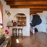Castillo Lanzarote Bentley - Luxury -sleep In A Volcanic Cave Apartment Tías