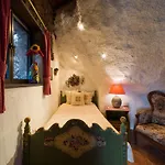 Castillo Lanzarote Bentley - Luxury -sleep In A Volcanic Cave * Tías