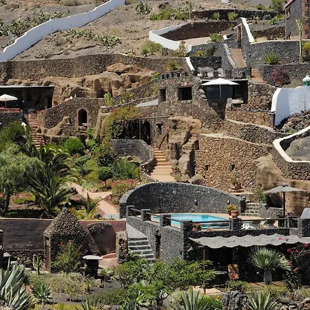 Castillo Lanzarote Bentley - Luxury -sleep In A Volcanic Cave Daire Tías
