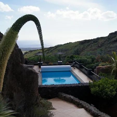 Castillo Lanzarote Bentley - Luxury -sleep In A Volcanic Cave Daire Tías
