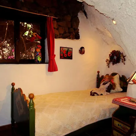 Castillo Lanzarote Bentley - Luxury -sleep In A Volcanic Cave Daire