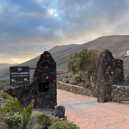 Daire Castillo Lanzarote Bentley - Luxury -sleep In A Volcanic Cave *