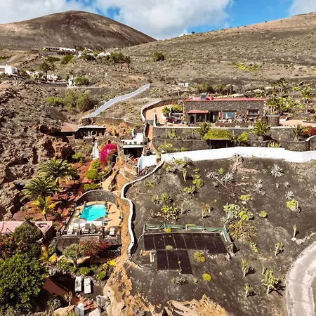 Daire Castillo Lanzarote Bentley - Luxury -sleep In A Volcanic Cave *