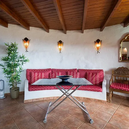 Castillo Lanzarote Bentley - Luxury -sleep In A Volcanic Cave