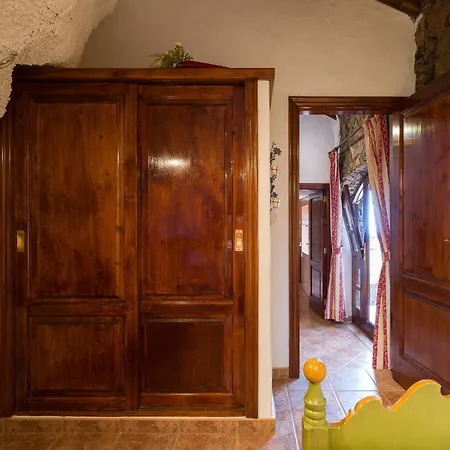 Daire Castillo Lanzarote Bentley - Luxury -sleep In A Volcanic Cave
