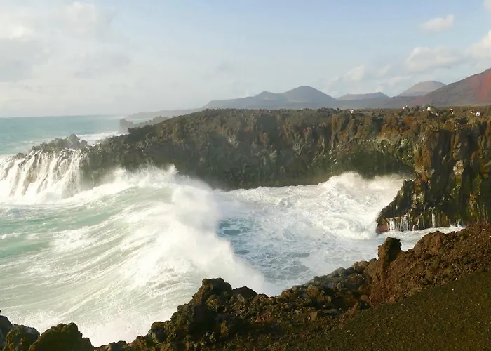 Castillo Lanzarote Bentley - Luxury -sleep In A Volcanic Cave