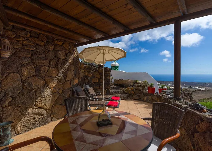 Apartment Castillo Lanzarote Bentley - Luxury -sleep In A Volcanic Cave Tías