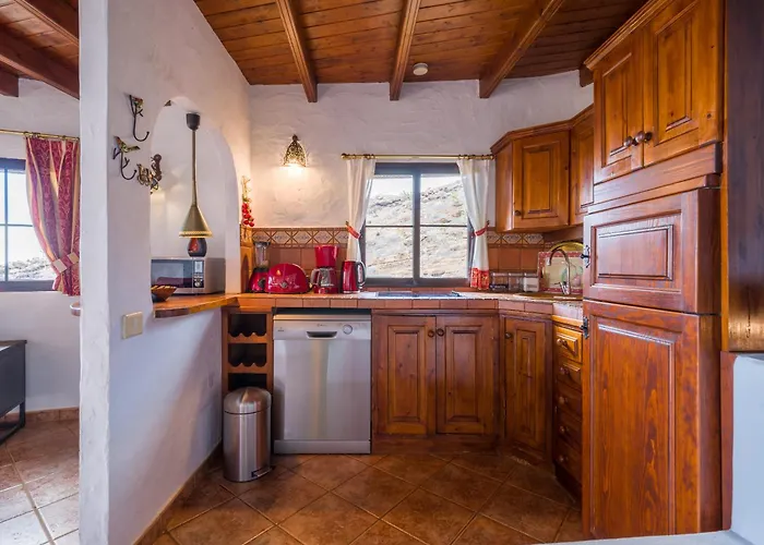 Castillo Lanzarote Bentley - Luxury -sleep In A Volcanic Cave *