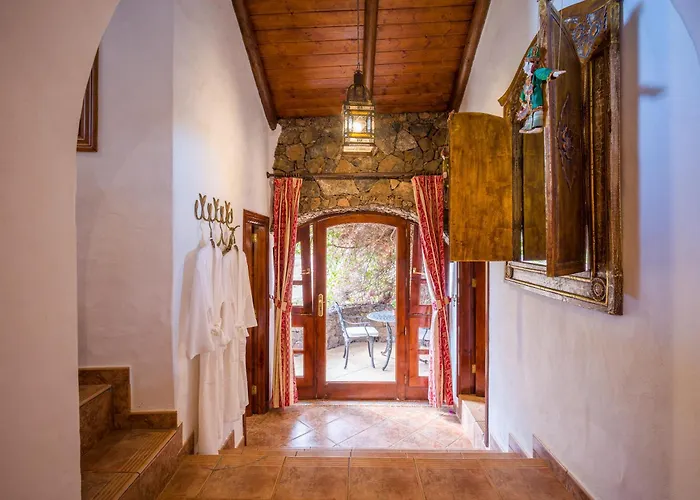 Castillo Lanzarote Bentley - Luxury -sleep In A Volcanic Cave Tías