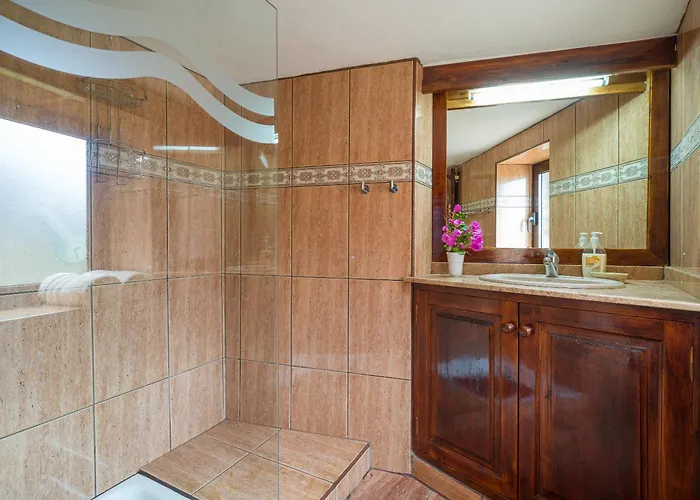 Castillo Lanzarote Bentley - Luxury -sleep In A Volcanic Cave