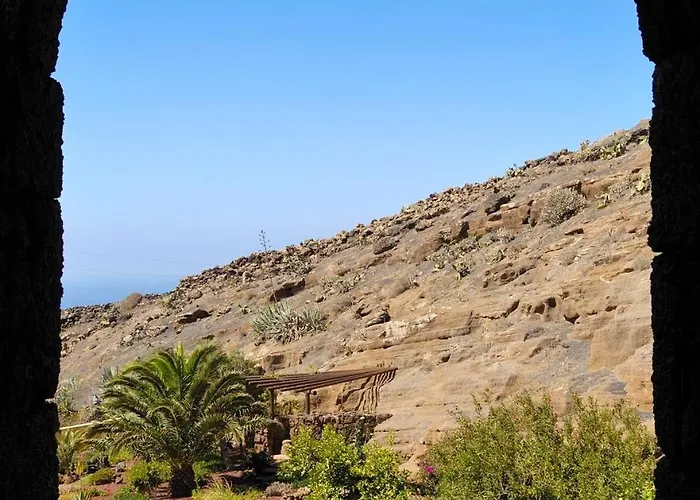 Castillo Lanzarote Bentley - Luxury -sleep In A Volcanic Cave * Tías