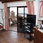 Castillo Lanzarote Bentley - Luxury -sleep In A Volcanic Cave Tías
