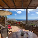 Castillo Lanzarote Bentley - Luxury -sleep In A Volcanic Cave