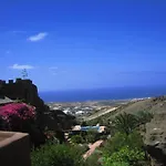 Castillo Lanzarote Bentley - Luxury -sleep In A Volcanic Cave