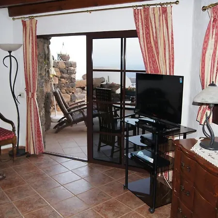 Castillo Lanzarote Bentley - Luxury -sleep In A Volcanic Cave Tías