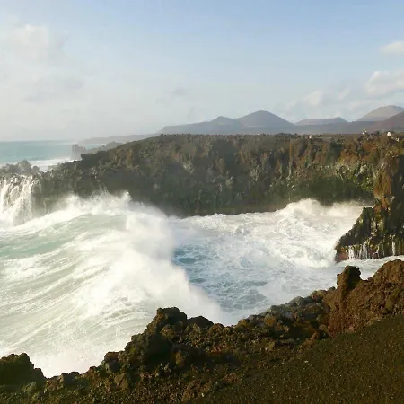 Castillo Lanzarote Bentley - Luxury -sleep In A Volcanic Cave