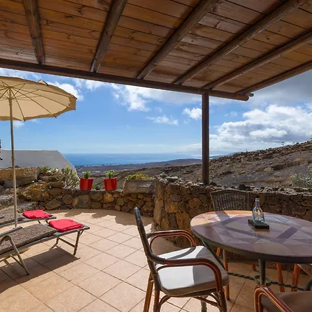 Castillo Lanzarote Bentley - Luxury -sleep In A Volcanic Cave