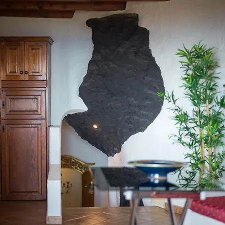 Castillo Lanzarote Bentley - Luxury -sleep In A Volcanic Cave Apartman