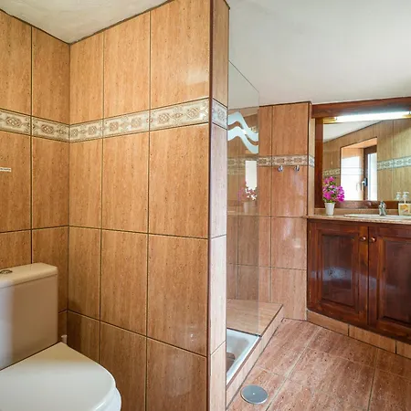 Castillo Lanzarote Bentley - Luxury -sleep In A Volcanic Cave