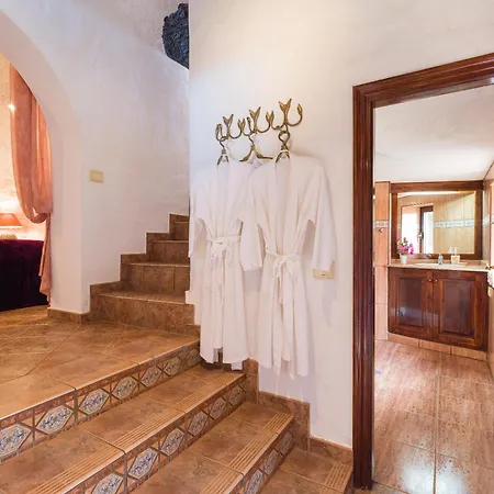 Castillo Lanzarote Bentley - Luxury -sleep In A Volcanic Cave Apartmán