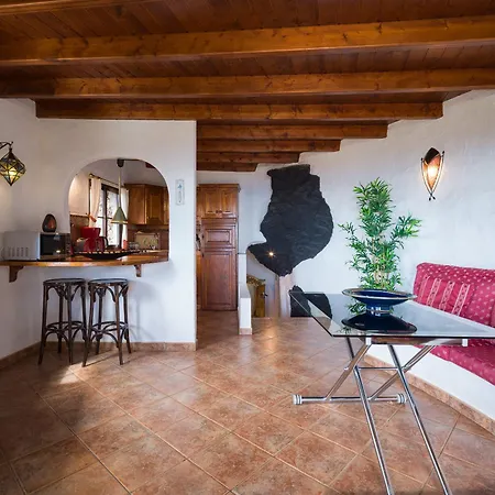 Appartement Castillo Lanzarote Bentley - Luxury -sleep In A Volcanic Cave *