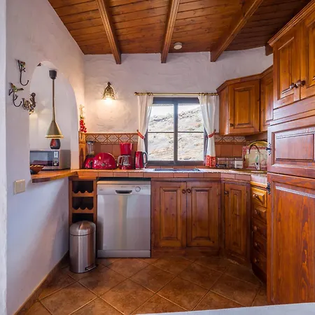 Castillo Lanzarote Bentley - Luxury -sleep In A Volcanic Cave *