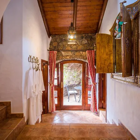 Castillo Lanzarote Bentley - Luxury -sleep In A Volcanic Cave Tías