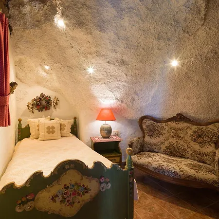 Castillo Lanzarote Bentley - Luxury -sleep In A Volcanic Cave