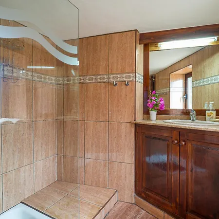 Castillo Lanzarote Bentley - Luxury -sleep In A Volcanic Cave