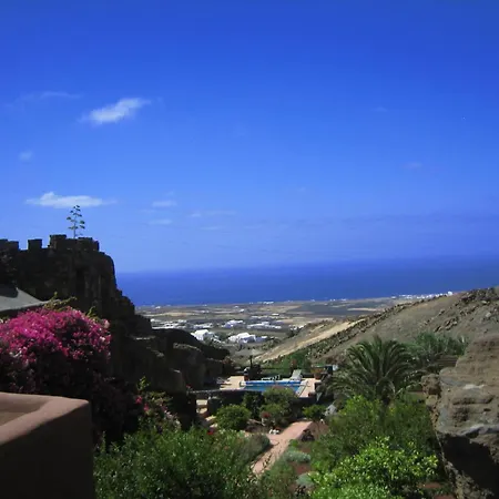 Castillo Lanzarote Bentley - Luxury -sleep In A Volcanic Cave