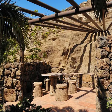 Castillo Lanzarote Bentley - Luxury -sleep In A Volcanic Cave Tías