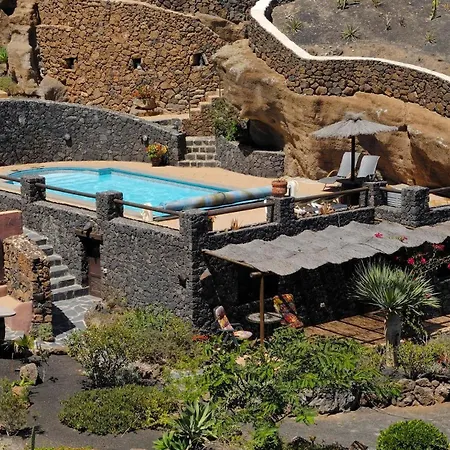 Castillo Lanzarote Bentley - Luxury -sleep In A Volcanic Cave Tías