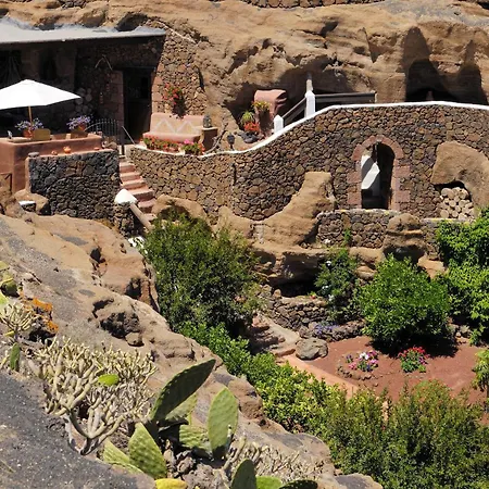 Castillo Lanzarote Bentley - Luxury -sleep In A Volcanic Cave