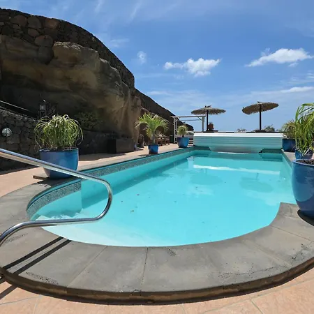 Castillo Lanzarote Bentley - Luxury -sleep In A Volcanic Cave Tías