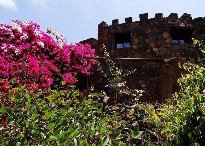 Castillo Lanzarote Bentley - Luxury -sleep In A Volcanic Cave