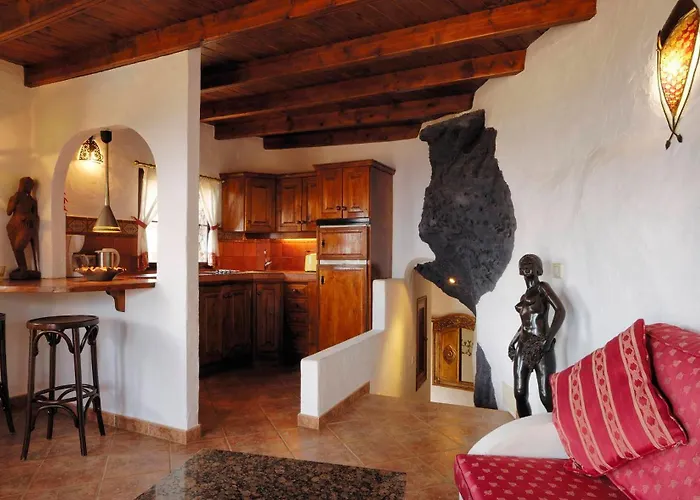 Castillo Lanzarote Bentley - Luxury -sleep In A Volcanic Cave Apartment Tias
