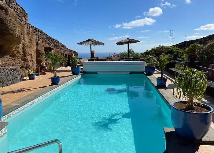 Castillo Lanzarote Bentley - Luxury -sleep In A Volcanic Cave Tias