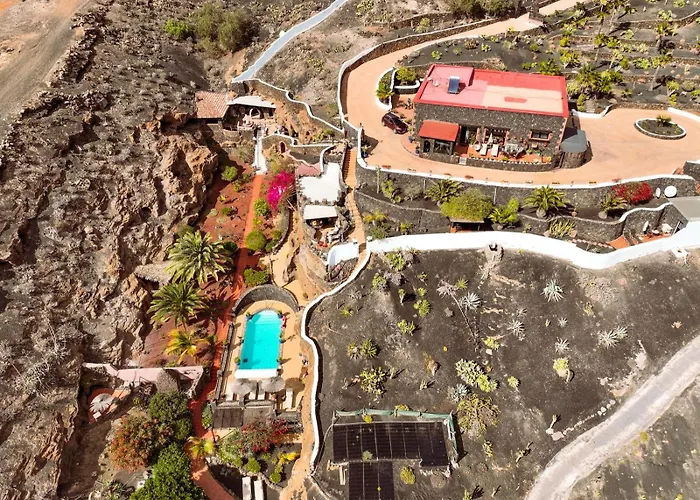 Castillo Lanzarote Bentley - Luxury -sleep In A Volcanic Cave Tías