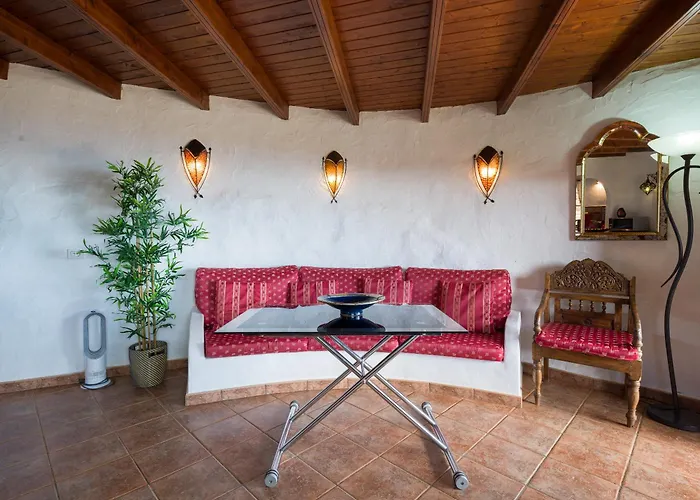 Castillo Lanzarote Bentley - Luxury -sleep In A Volcanic Cave