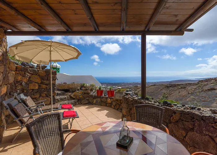 Castillo Lanzarote Bentley - Luxury -sleep In A Volcanic Cave