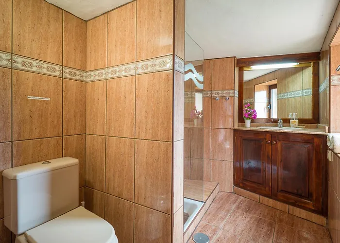 Castillo Lanzarote Bentley - Luxury -sleep In A Volcanic Cave