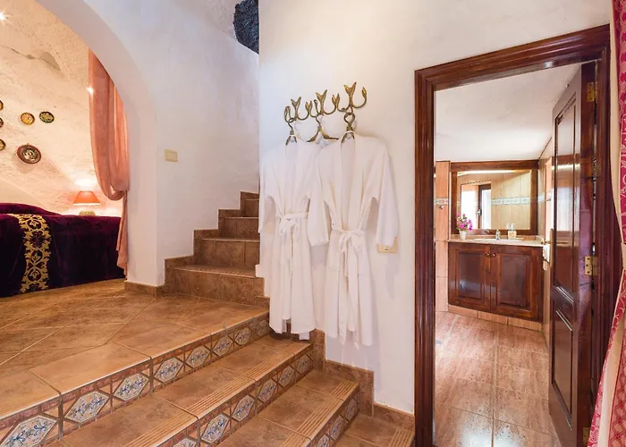 Castillo Lanzarote Bentley - Luxury -sleep In A Volcanic Cave Apartment