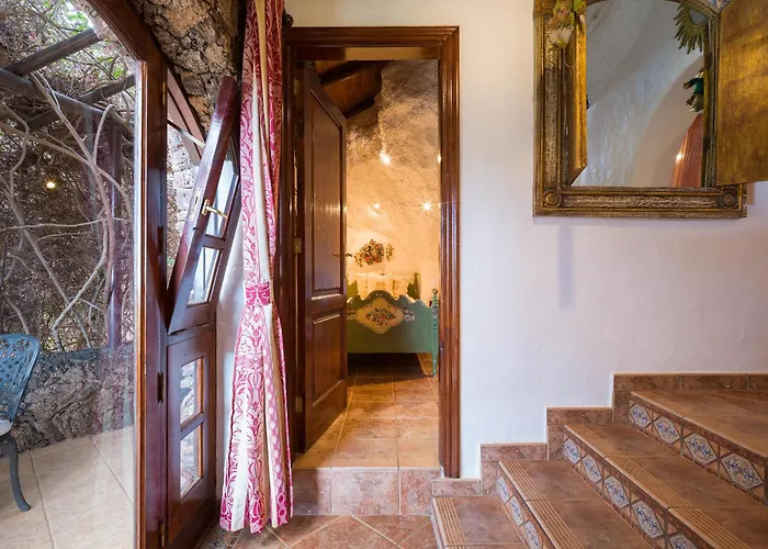 Castillo Lanzarote Bentley - Luxury -sleep In A Volcanic Cave Tias