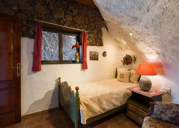Apartment Castillo Lanzarote Bentley - Luxury -sleep In A Volcanic Cave Tias