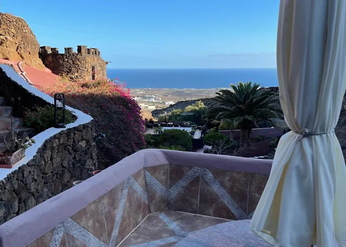 Castillo Lanzarote Bentley - Luxury -sleep In A Volcanic Cave *