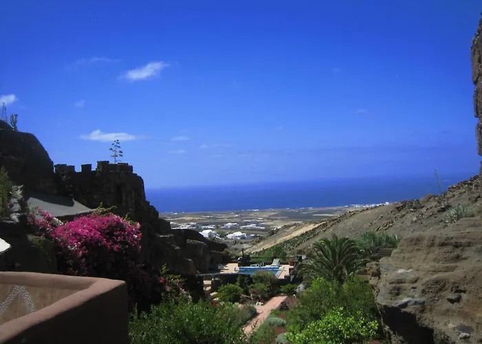 Castillo Lanzarote Bentley - Luxury -sleep In A Volcanic Cave