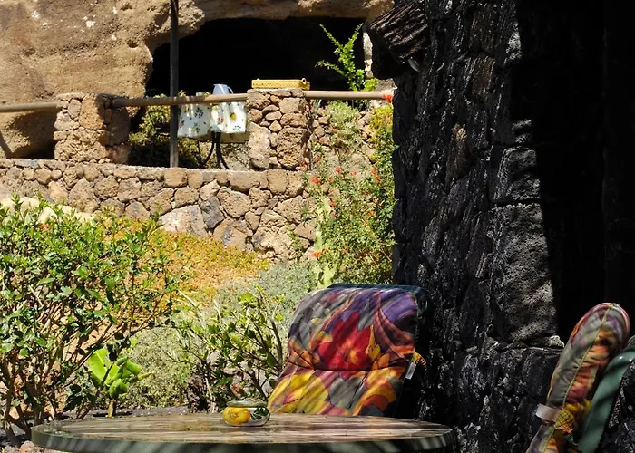 Apartment Castillo Lanzarote Bentley - Luxury -sleep In A Volcanic Cave Tias