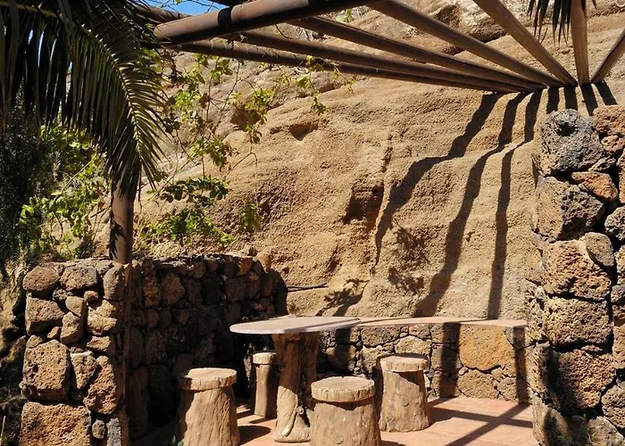 Castillo Lanzarote Bentley - Luxury -sleep In A Volcanic Cave Tias