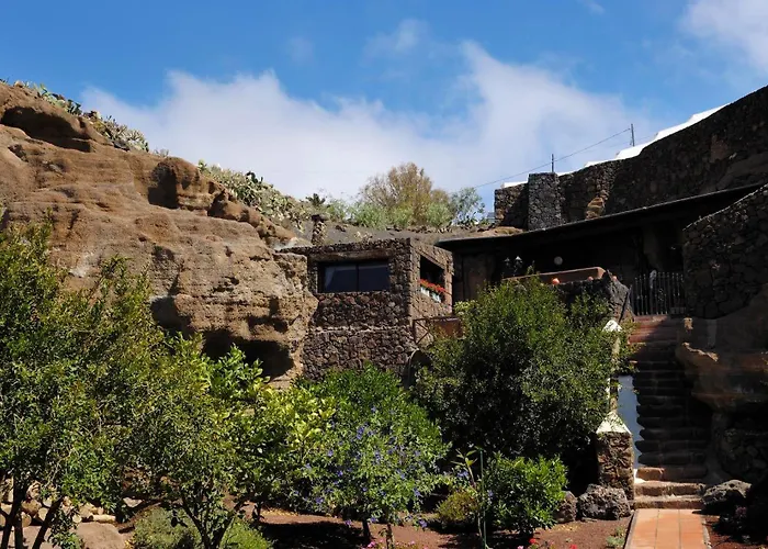 Castillo Lanzarote Bentley - Luxury -sleep In A Volcanic Cave