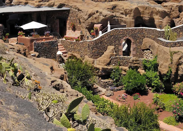 Castillo Lanzarote Bentley - Luxury -sleep In A Volcanic Cave